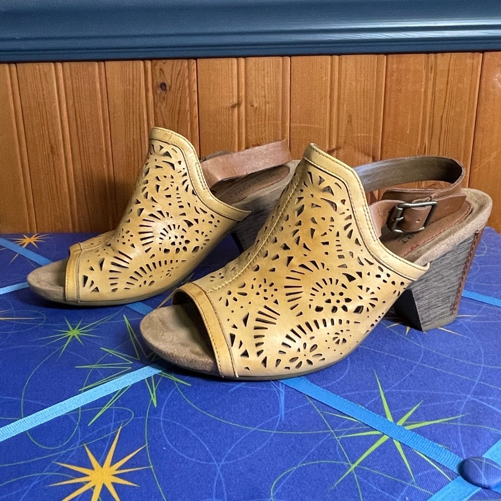 Rockport laser cut leather 3.5” heels
